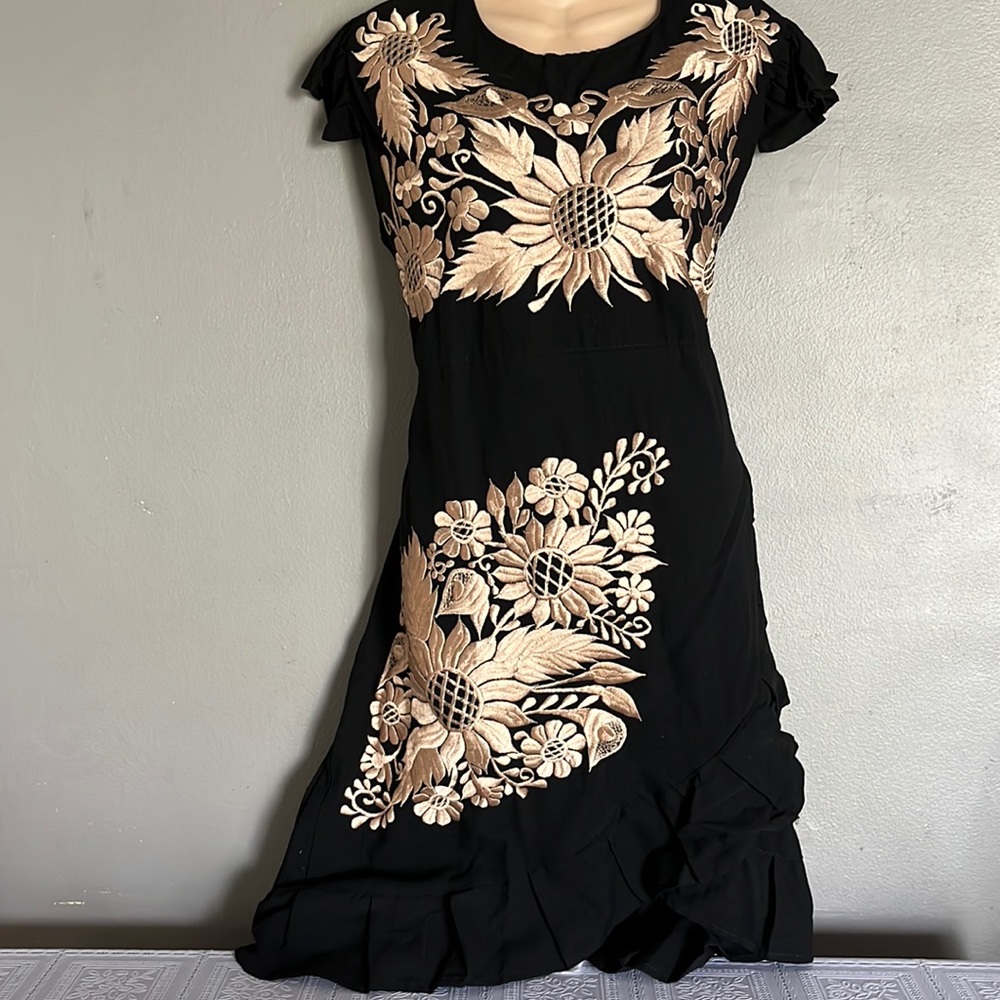 New dress 👗 artesanal embroidery